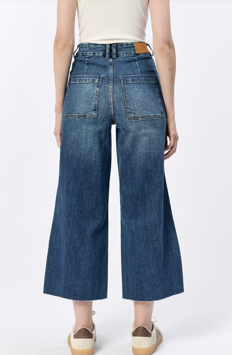 Audrey High-rise W/ Raw Hem