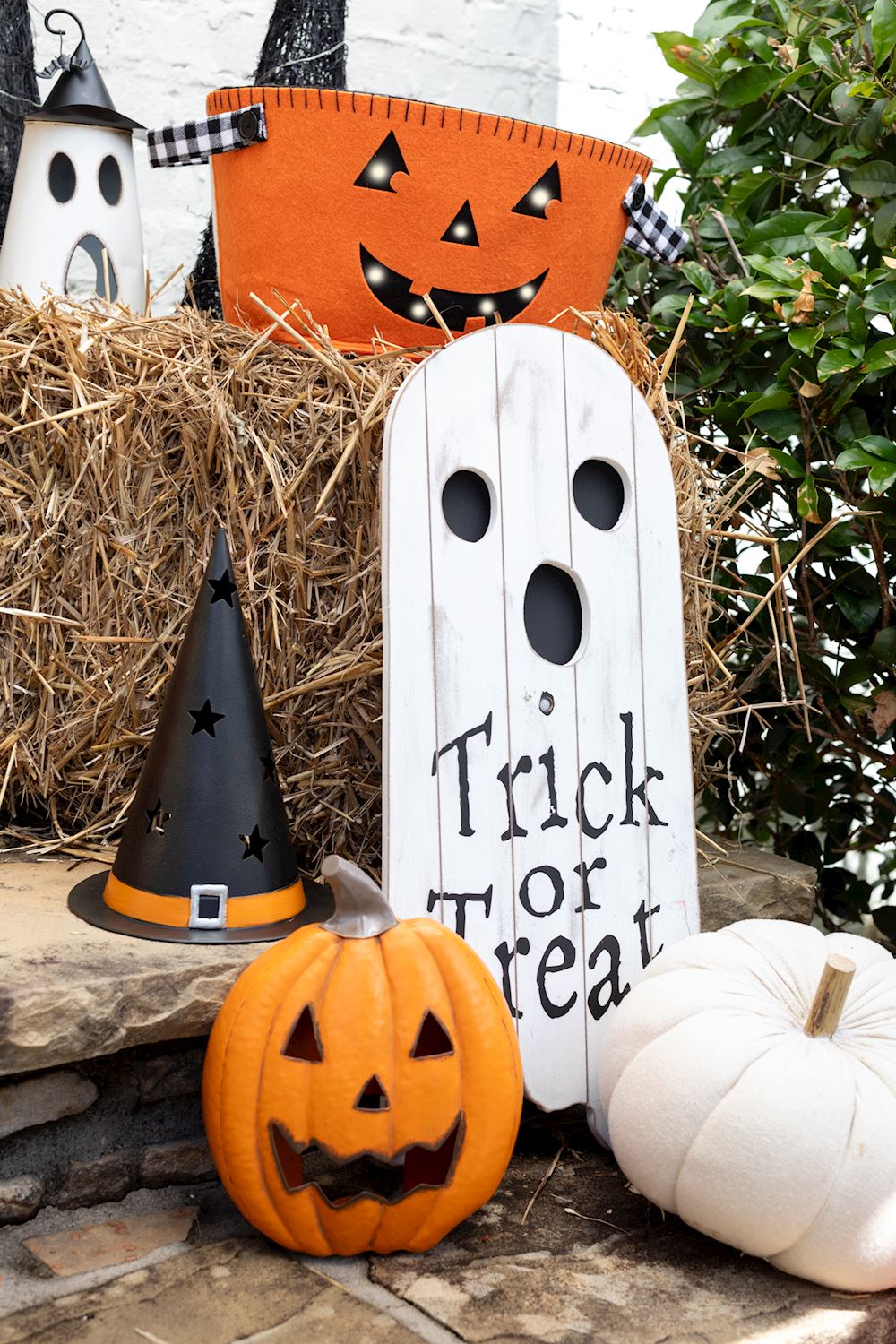 Ghost Light-Up Door Hanger