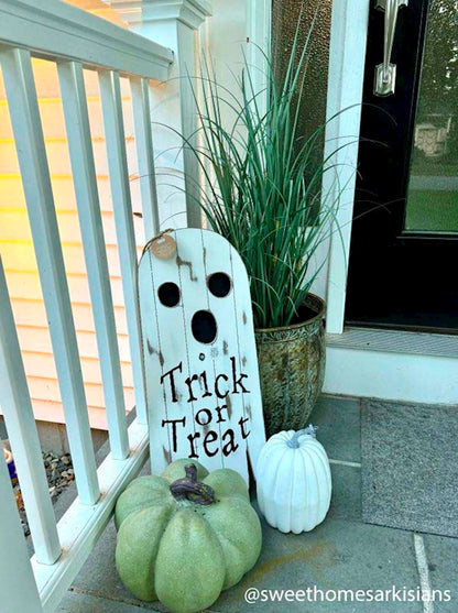 Ghost Light-Up Door Hanger