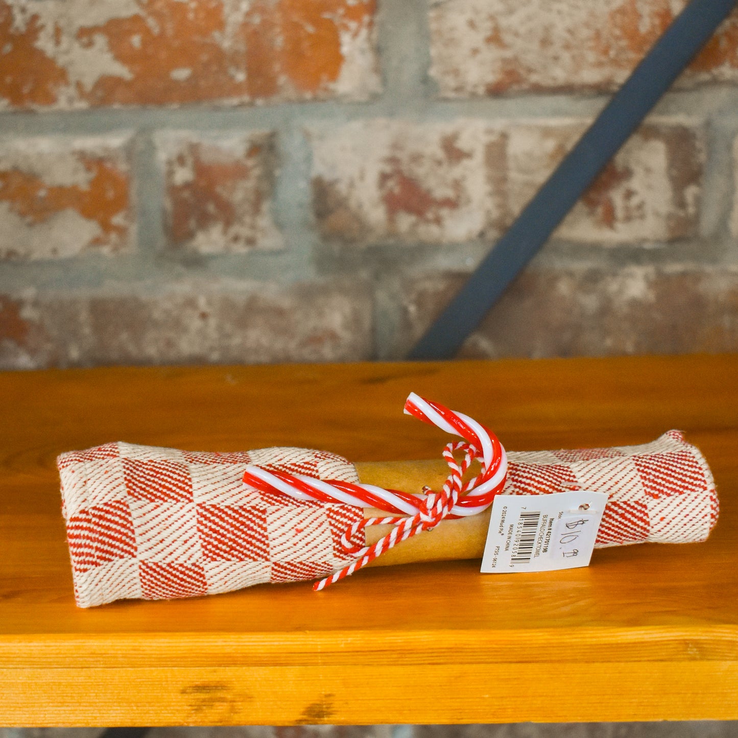 Rolled Towels w/Candy Canes (Mud Pie)