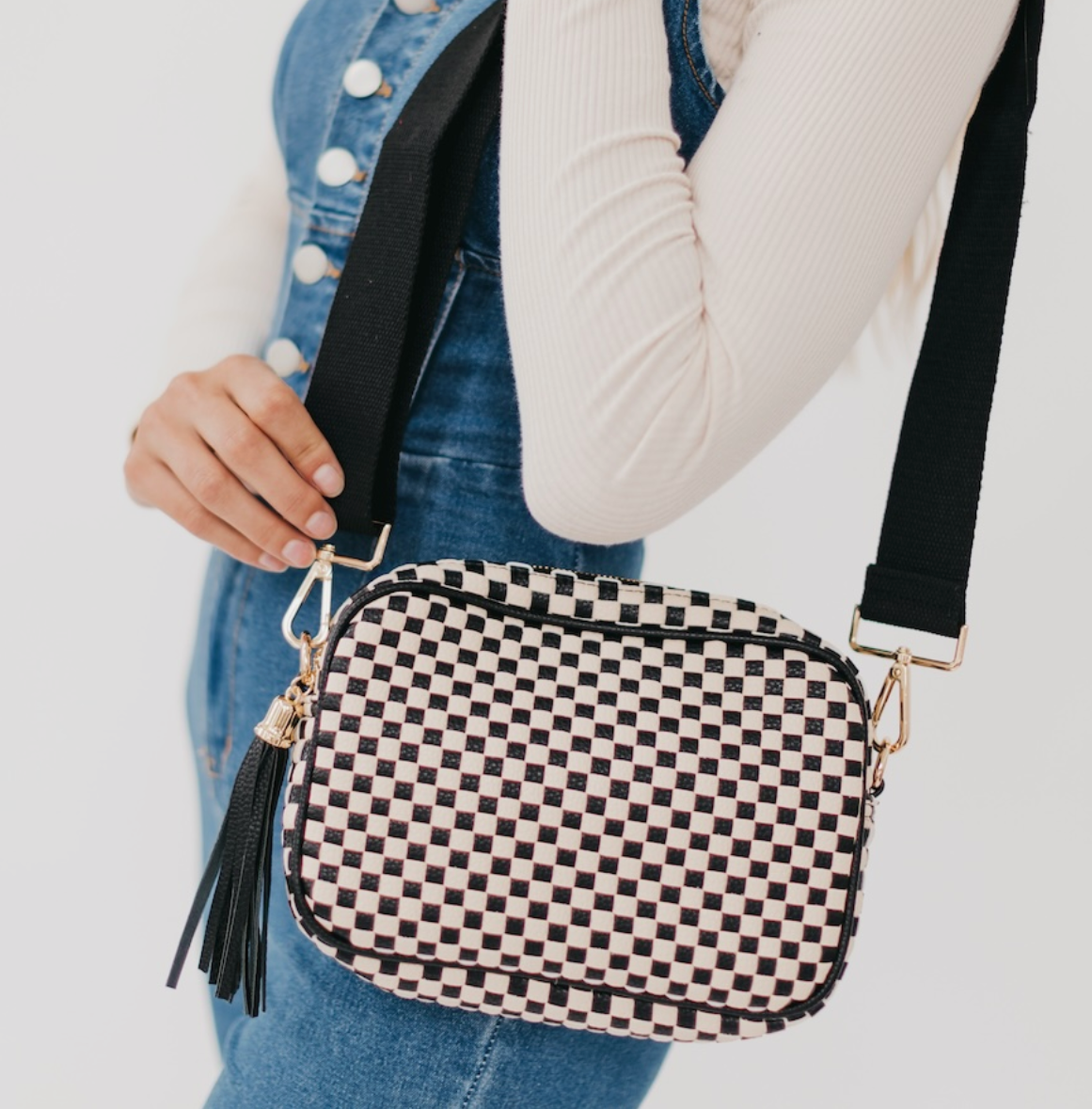 Woven Willow Camera Crossbody (Pretty Simple)